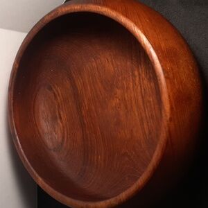 Large wooden bowl. 8 1/2" diameter Walls 3/8"